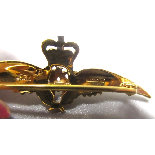 891 - 9ct yellow gold eagle pendant with diamond set bail, and a 9ct yellow gold RAF brooch, stamped 375, ... 