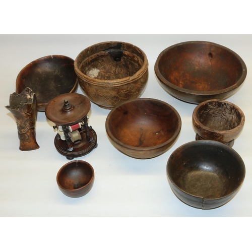 71 - Amanda Barrie Collection - Collection of wooden turned bowls of various periods and sizes and a Vict... 