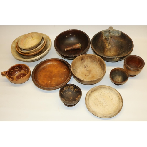 71A - Amanda Barrie collection - Collection of wood turn bowls from various periods and dates including on... 