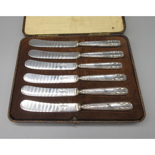 227 - Geo.V butter knives with hallmarked Sterling silver handles and EPNS blades, by Henry Greaves, Sheff... 