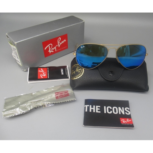 940 - Pair of Ray-Ban Aviator sunglasses with blue mirror lenses, in black case with unopened wipe, leafle... 