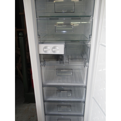 799 - Blomberg TG1114Y upright freezer, H169cm x W60cm x D69cm inc. handle