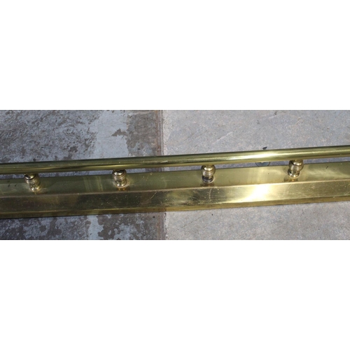 785 - Regency style brass fender, plain top rail on turned balusters, W160cm D40cm H12cm