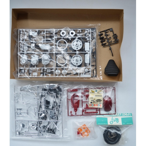 19 - Tamiya 1/6 scale Honda Z50J-I Big Scale No13 model kit (item no BS0613/1800), un started with all sp... 