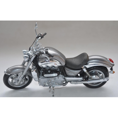 105 - Boxed Minichamps 1/12 Triumph Rocket III diecast and plastic highly detailed motorbike model with wo... 