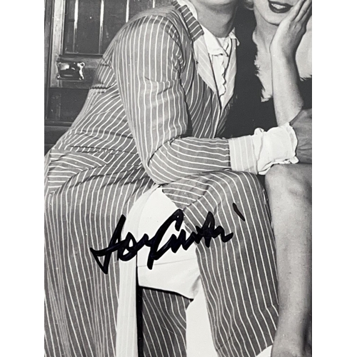 357 - 'Some Like It Hot' (1959) photo of Tony Curtis and Marilyn Monroe, with Tony Curtis signature, 20cm ... 