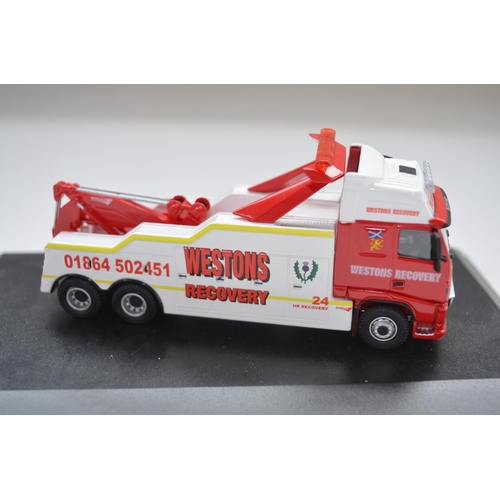 134 - Five 1/76 scale diecast vehicle models from Oxford Diecast to include 3x limited edition low loader ... 