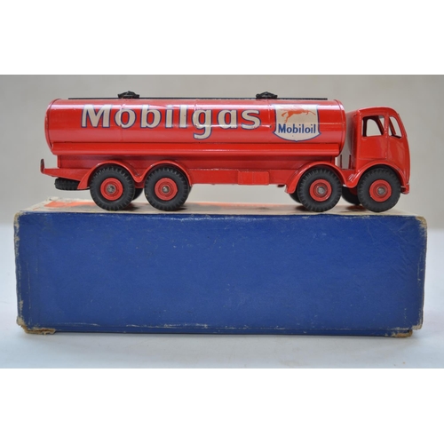 142 - Vintage Dinky Foden Mobilgas 14-ton Tanker with original box (item no 504). Model in excellent condi... 