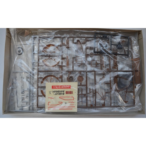 200 - Vintage 1/16 scale Airfix Ariel Arrow motorbike kit, still factory sealed and an Entex 1/16 1918 Har... 