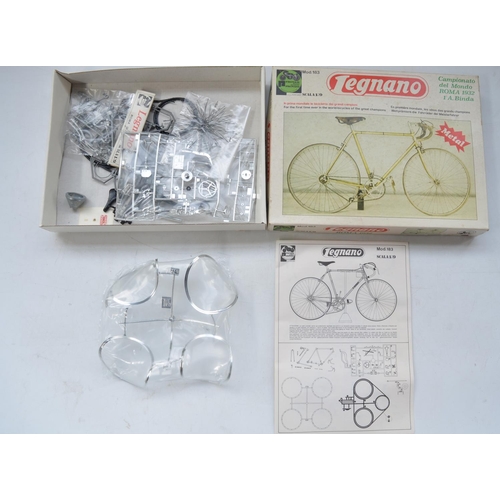 208 - Two unstarted Protar 1/9 scale racing bicycle models, metal frames with plastic parts to include Bar... 