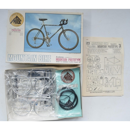 212 - Three 1/8 scale mountain bike model kits from Aoshima to include Araya Muddy Fox MF26-2SPR (one bag ... 