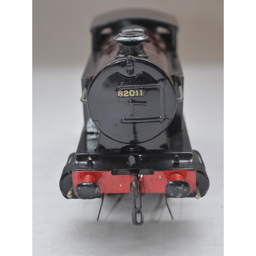 258 - Hornby Trains O gauge clockwork No 40 Tank Locomotive (BR black) in full working order with original... 