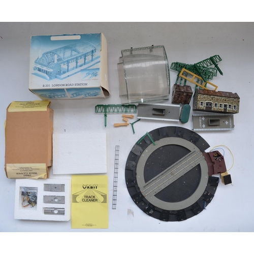 264 - Collection of used OO/HO gauge railway track and accessories to include Hornby electronic turntable,... 