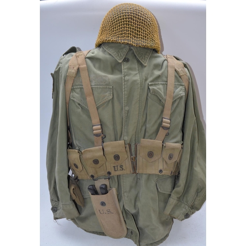 907 - WW2 era US infantry jacket (no size present) with Helmet, bayonet, mess kit and canteen, webbing, ba... 