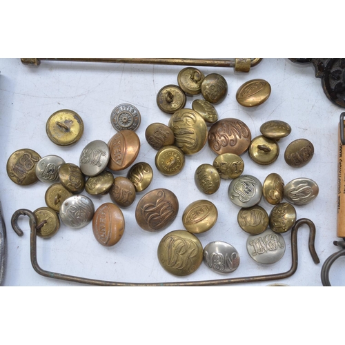 280 - Collection of railway ephemera to include buttons, a corkscrew, BR cast brass toilet roll holder, ca... 