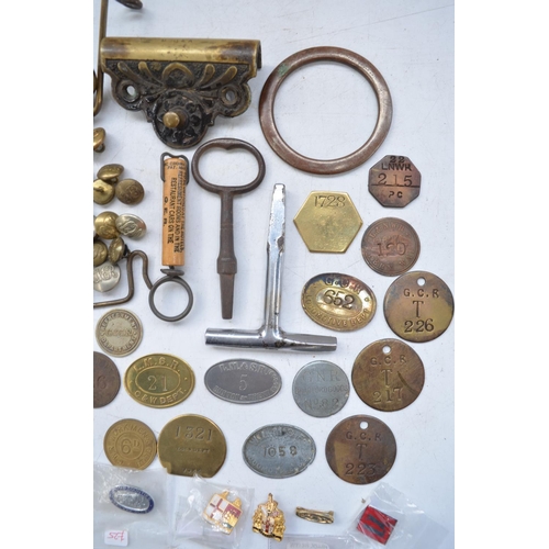 280 - Collection of railway ephemera to include buttons, a corkscrew, BR cast brass toilet roll holder, ca... 