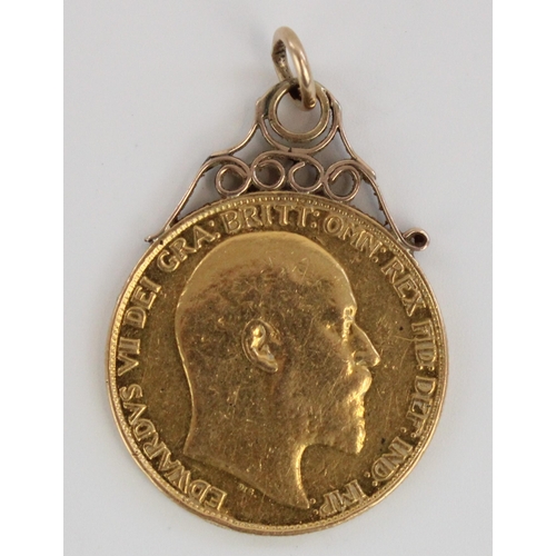 600 - Edw. VII 1902 gold £2 Coronation coin on fixed yellow metal pendant mount, gross 16.7g