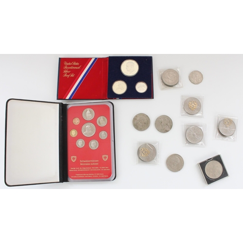 635 - 1976 US Mint Bicentennial silver proof set, 1981 Swiss coins date set and selection of GB commemorat... 