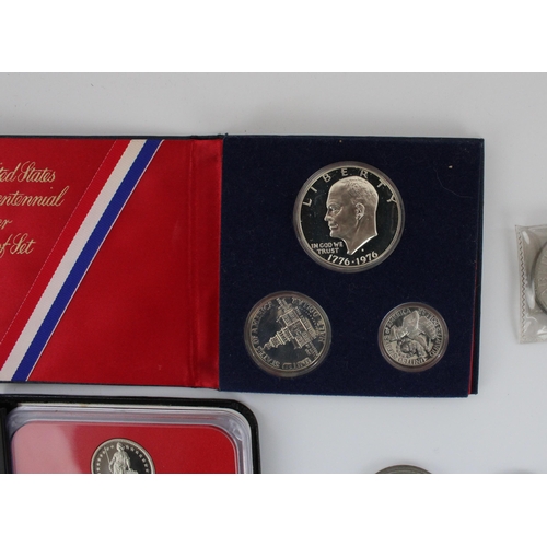 635 - 1976 US Mint Bicentennial silver proof set, 1981 Swiss coins date set and selection of GB commemorat... 