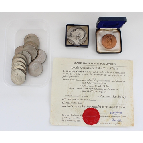 650 - UK commemorative crowns, Churchill medallion and City of York medallion (qty)