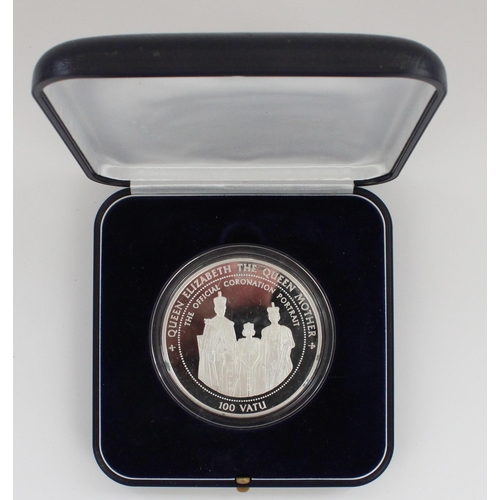 657 - 1995 Vanuatu Queen Elizabeth the Queen Mother 100 Vatu oversize silver proof coin, encapsulated in p... 