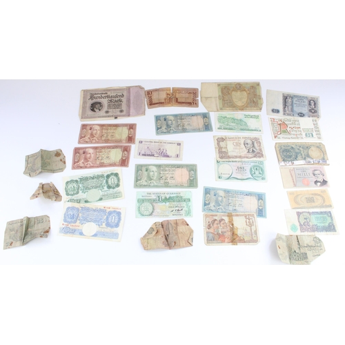 658 - Collection of world and GB banknotes incl. Beale £1, Peppiatt £1 etc (qty)