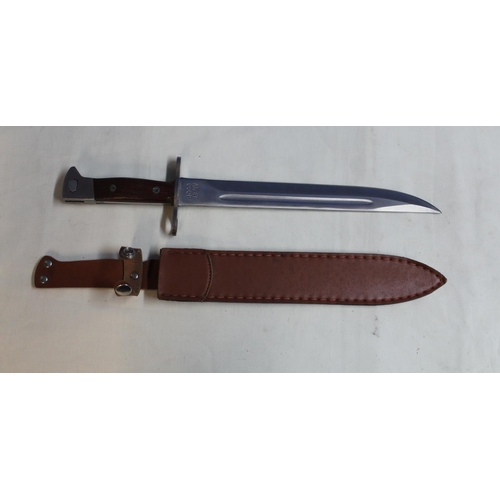 913 - AK47 CCCP Russian modern bayonet with original leather sheath, fullered on both sides of blade, blad... 