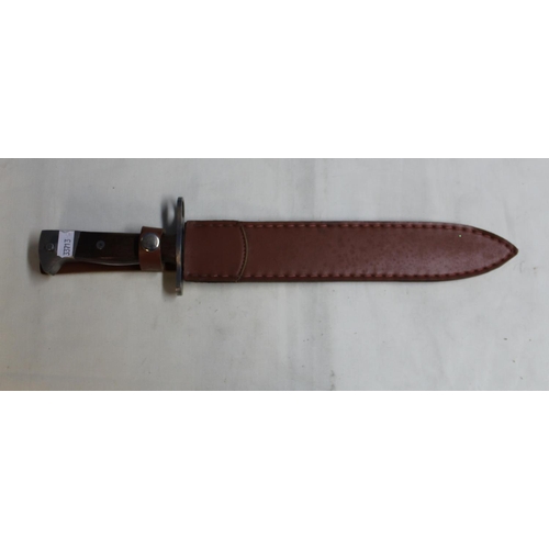 913 - AK47 CCCP Russian modern bayonet with original leather sheath, fullered on both sides of blade, blad... 