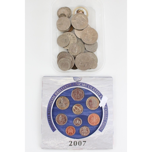 621 - GB commemorative crowns, mixed coinage and a 2007 UK BUNC coin collection