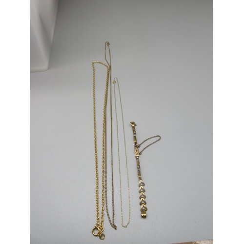 54 - Two 9ct yellow gold fine necklaces, both stamped 9ct, a scrap bracelet chain (A/F), stamped 375, gro... 
