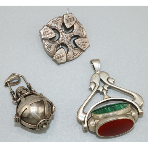 307 - Victorian style silver fob pendant set with agate stones, stamped 925, H4.5cm, caged ball pendant st... 