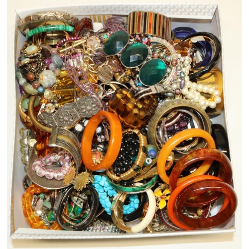 311 - Large quantity of mid-late C20th costume jewellery bangles and bracelets (1 box)