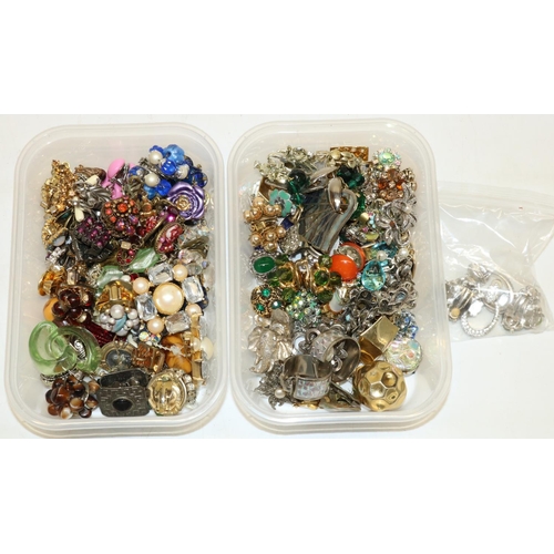 319 - Large quantity of mid-late C20th costume jewellery clip-on earrings including Czech type, Dior style... 