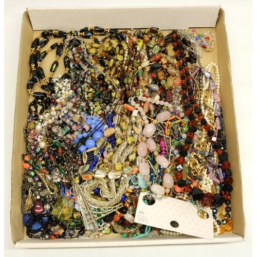 321 - Large collection of mid-late C20th costume jewellery beaded necklaces (1 box)