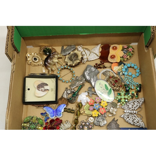 323 - Large quantity of mid-late C20th costume jewellery brooches including Sarah Coventry, enamel, Czech ... 