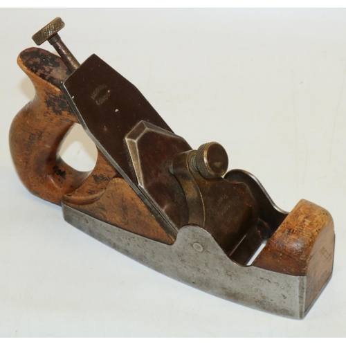 1473 - Norris of London coffin smoothing woodworking plane, L23cm