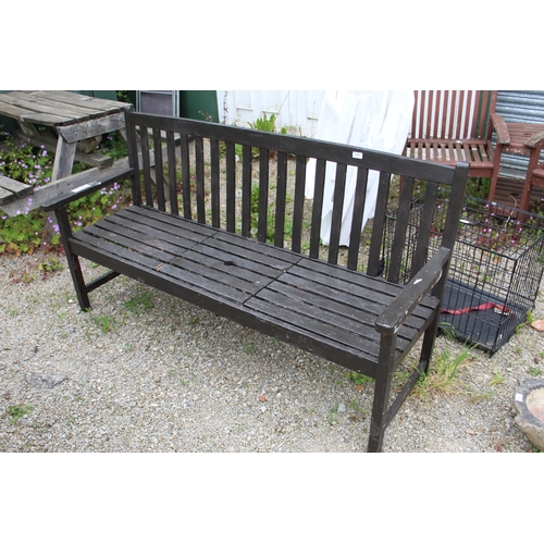 1453 - Wooden garden bench with elevating middle section, drinks table 17.5inch by 16.5inch