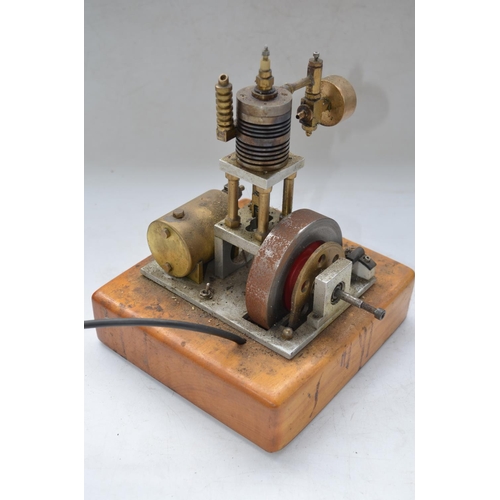 1331 - Collection of scratch built gas and steam powered stationary engine models, largest engine gas power... 