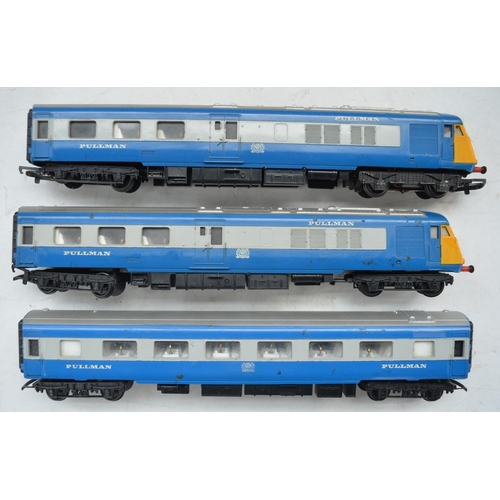 14 - Tri-Ang OO gauge Blue Pullman 3 car electric train model with power car, coach and dummy car. Models... 