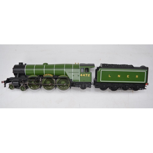 20 - Boxed Hornby OO gauge Flying Scotsman 4-6-2 Class 8P electric locomotive with tender (R3284TTS), DCC... 