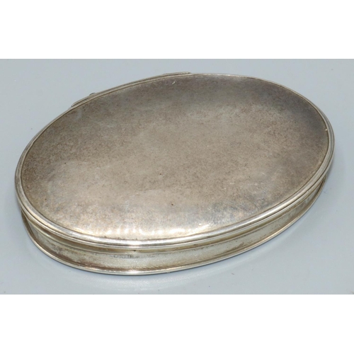 1141 - George III unmarked silver oval snuff box, with domed hinged lid engraved with initials S.I on base,... 