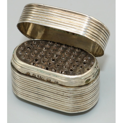 1097 - George III hallmarked silver rounded rectangular nutmeg grater, all over reeded with hinged cover an... 