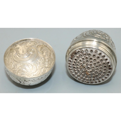 1083 - George III unmarked silver egg shaped nutmeg grater, chased and engraved with C scrolls and flowers,... 