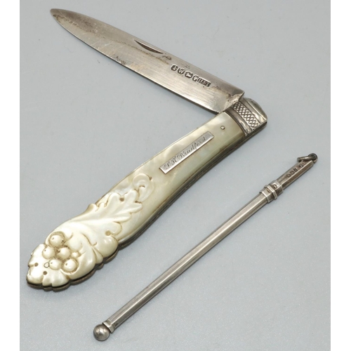 1116 - Victorian hallmarked silver mother of pearl handled soft fruit knife, by Hilliard & Thomason, Sheffi... 