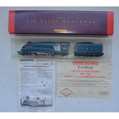 62 - Hornby OO gauge R328 M3369 LNER 4-6-2 Class A4 4469 