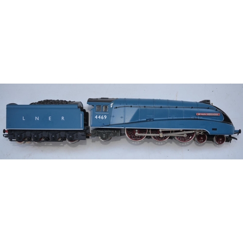 62 - Hornby OO gauge R328 M3369 LNER 4-6-2 Class A4 4469 