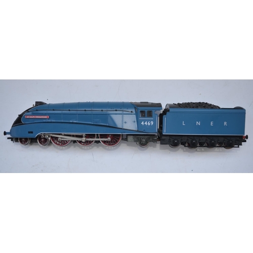 62 - Hornby OO gauge R328 M3369 LNER 4-6-2 Class A4 4469 