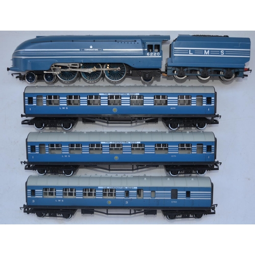 64 - Hornby OO gauge R685 LMS 4-6-2 Coronation Class 7P with 3 Coronation Scot coaches (2x R422 1st Class... 