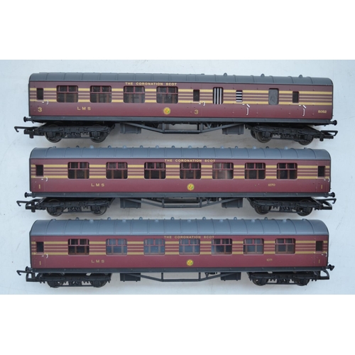 65 - Hornby OO gauge 3 piece LMS Coronation Coach set R4588. Models in mint condition, boxes/packaging ex... 