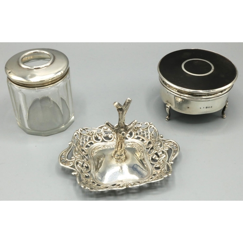 1186 - George V hallmarked silver circular ring box, with hinged tortoishell lid on three cabriole legs, Lo... 